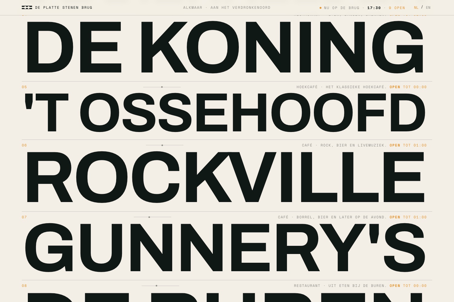 de gevelrij overdag: de koning, 't ossehoofd, rockville en gunnery's, elke naam op precies &eacute;&eacute;n breedte, elk met live open-status